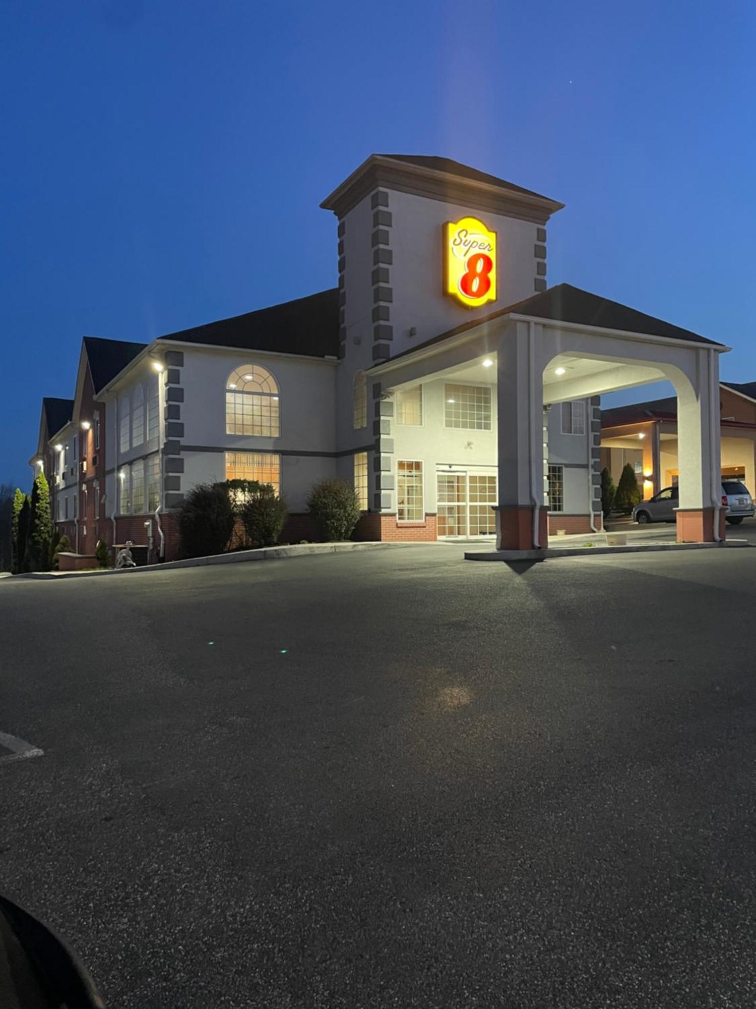 Super 8 By Wyndham Harrisburg Hershey North Exterior foto